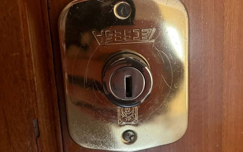 Apertura de puerta de seguridad